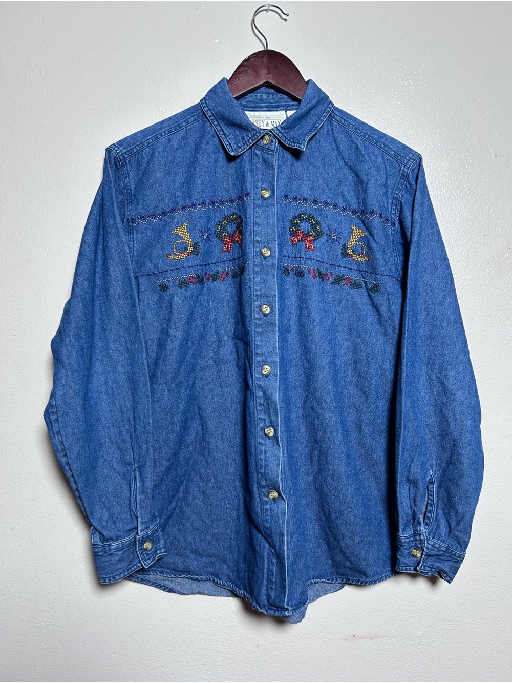 Vintage Casey & Max Women Denim Shirt Size M Blue Embroidered Floral Long Sleeve